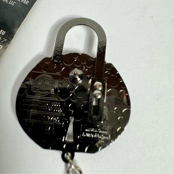 NWT. Disney Pin - Unlock The Evil Dr. Facilier. Dangling key from mask - Picture 7 of 7